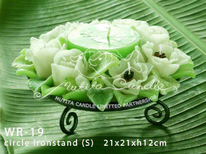 เทียนหอม เดชอุดม : WHITE ROSE SET|GREEN AND WHITE ROSES CANDLE BOUQUETS|WR-19|circle ironstand (S) 12 x 21 x h12 cm