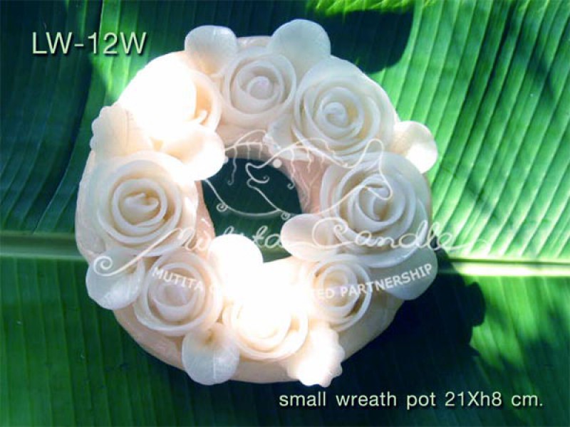 เทียนหอม เดชอุดม :  WHITE COLOUR SET|CLASSIC WHITE ROSES CANDLE ARRANGTMENT
Weddng Candles, best elegant candles for wedding ceremony.|LW-12W|small wreath (S) 21 x h 8 cm