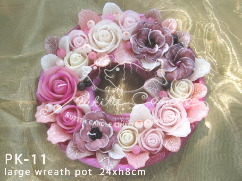 เทียนหอม เดชอุดม :  GRAY PINK KARLUM|WILD FLOWER CANDLES IN PINK TONES|PK-11|large wreath pot  24 x h8 cm