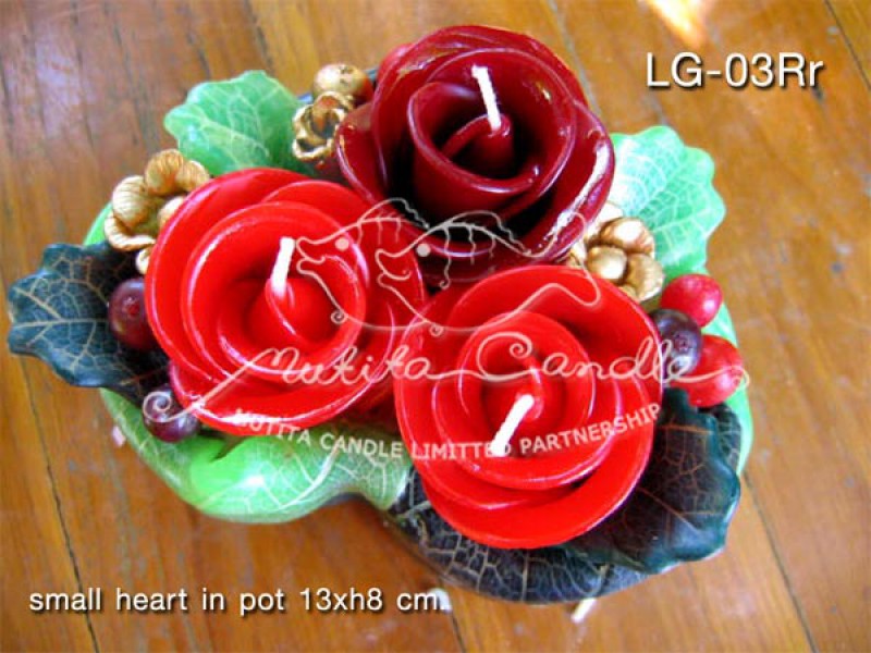 เทียนหอม เดชอุดม : CHRISTMAS COLOUR SET2|flower candles from Thailand for christmas seasoning
RICH ROSES BOUQUET WITH WILD BERRIES AND CHRISTMAS SPICE|LG-03Rr|small heart pot 13 x h 8 cm