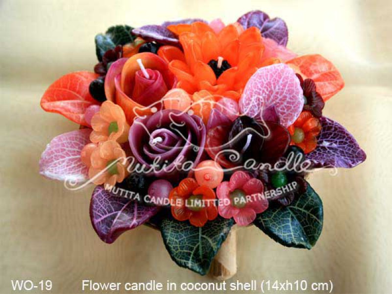 เทียนหอม เดชอุดม :  DARK PURPLE & ORANGE|orienatal flower candles from Thailand for any ocassions
WILD FLOWER CANDLES IN COLOUR RICH TONES|WO-19|Coconut shell 14 x h 10 cm