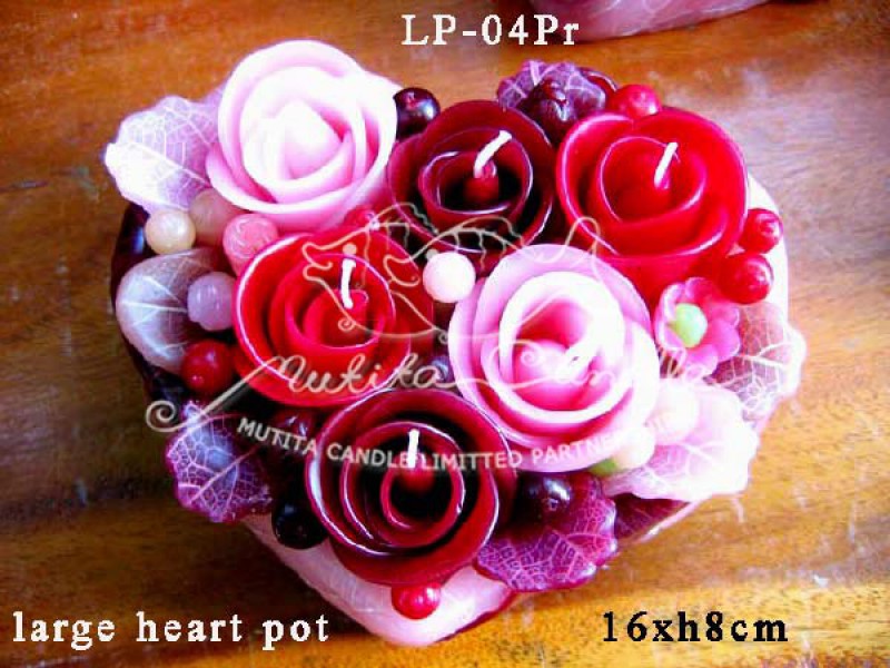 เทียนหอม เดชอุดม : PINK ROSE SET2|Flower candles from Thailand for any ocassions
CLASSIC ROSES CANDLE ARRANGTMENT|LP-04Pr|large heart pot 16 x h8 cm