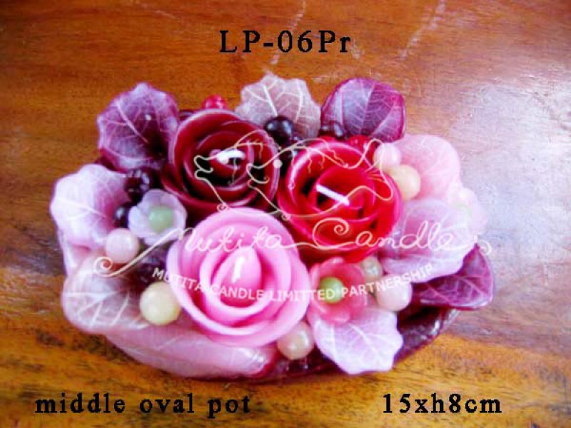 เทียนหอม เดชอุดม : PINK ROSE SET2|Flower candles from Thailand for any ocassions
CLASSIC ROSES CANDLE ARRANGTMENT|LP-06Pr|middle oval pot 15 x h 8 cm
