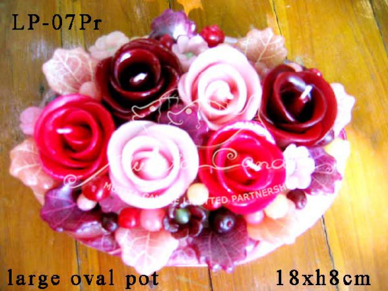 เทียนหอม เดชอุดม : PINK ROSE SET2|Flower candles from Thailand for any ocassions
CLASSIC ROSES CANDLE ARRANGTMENT|LP-07Pr|large oval pot 18 x h 8 cm