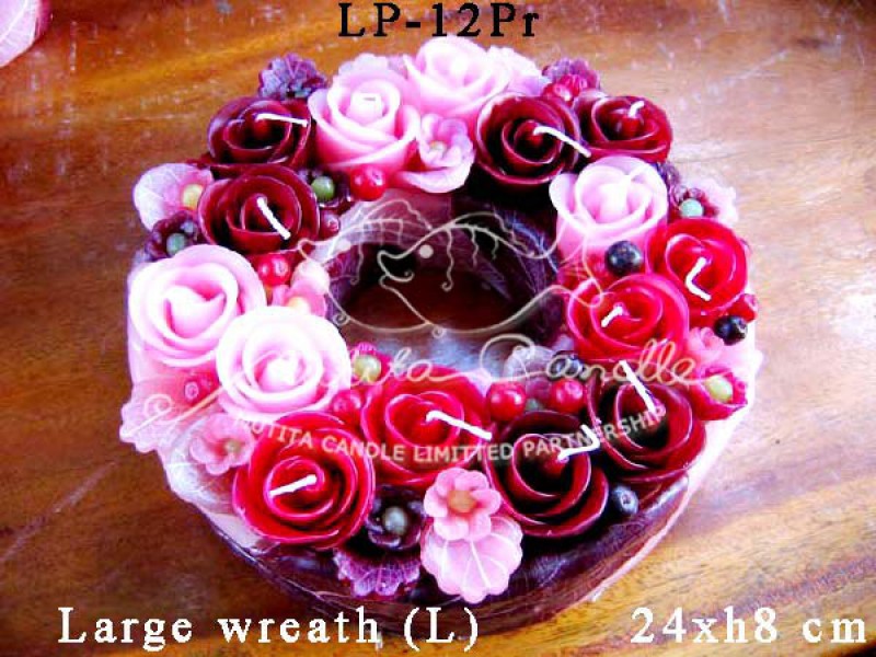 เทียนหอม เดชอุดม : PINK ROSE SET2|Flower candles from Thailand for any ocassions
CLASSIC ROSES CANDLE ARRANGTMENT|LP-12Pr|large wreath (L) 24 x h8 cm